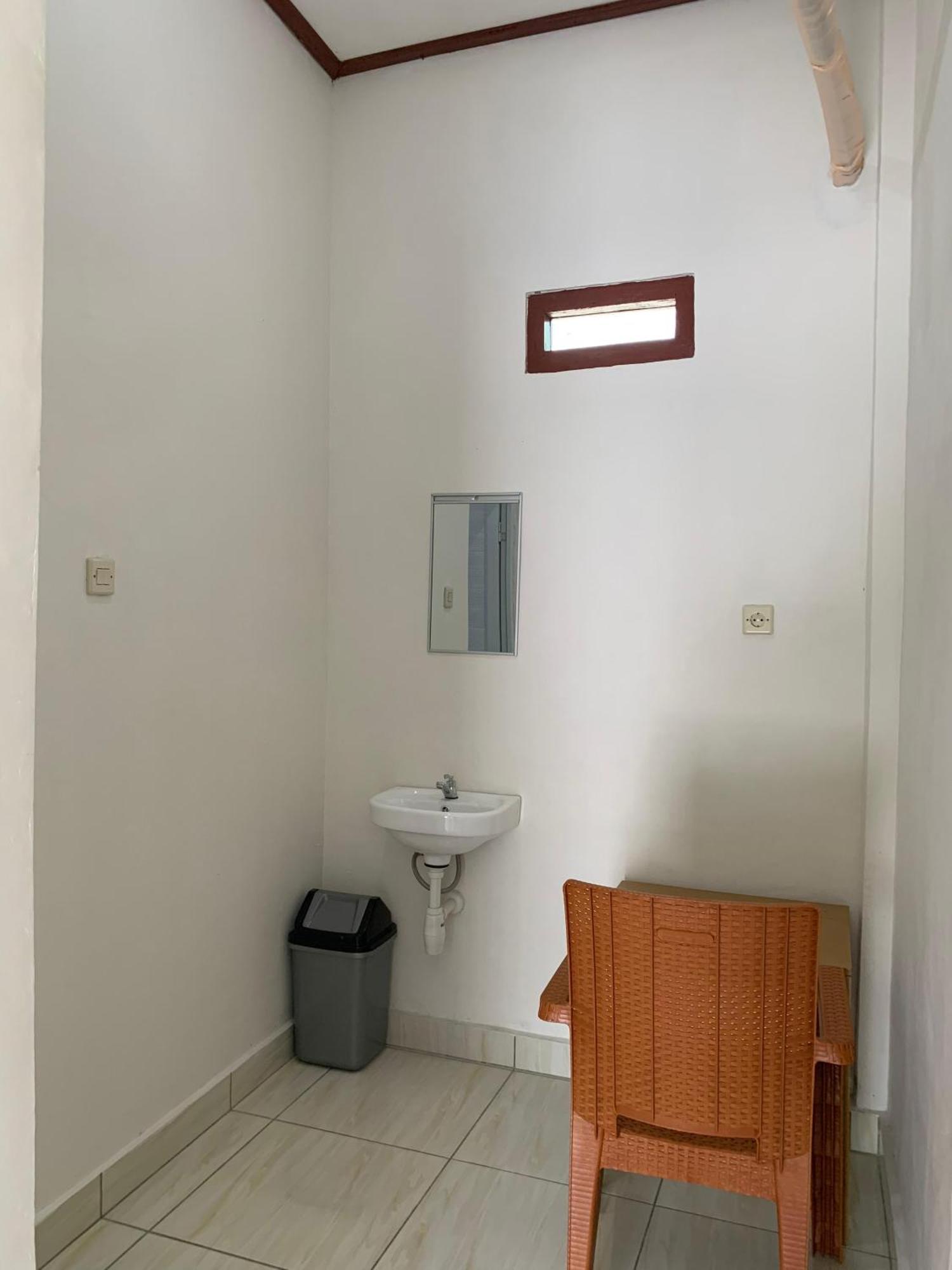 Bertus Guesthouse Labuan Bajo Esterno foto
